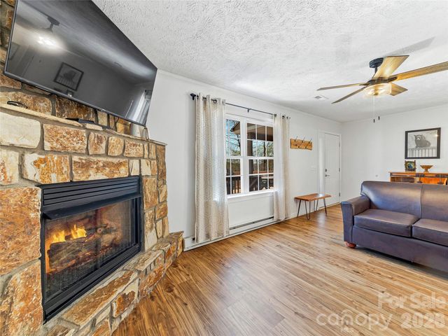 860 Creekside Drive, Maggie Valley, NC 28751