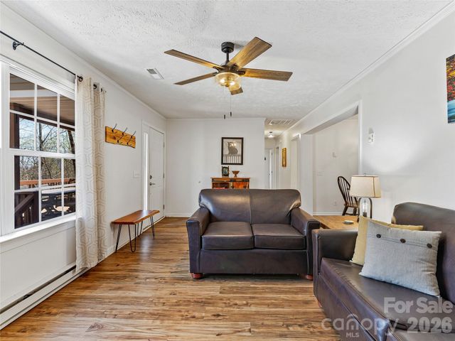 860 Creekside Drive, Maggie Valley, NC 28751