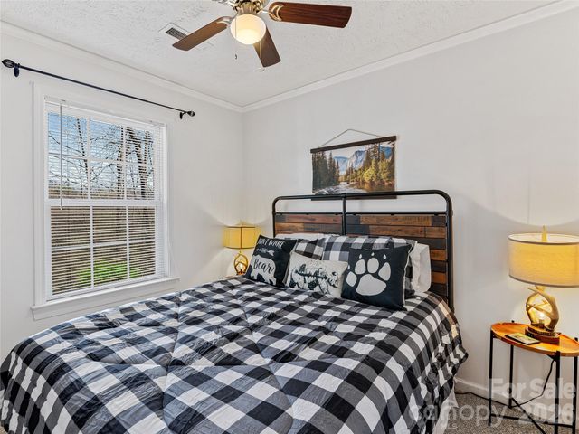 860 Creekside Drive, Maggie Valley, NC 28751