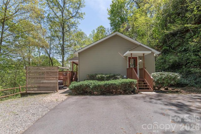 860 Creekside Drive, Maggie Valley, NC 28751