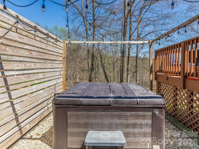 860 Creekside Drive, Maggie Valley, NC 28751