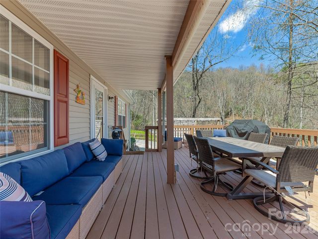 860 Creekside Drive, Maggie Valley, NC 28751