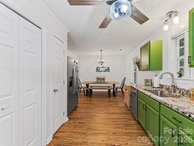 860 Creekside Drive, Maggie Valley, NC 28751