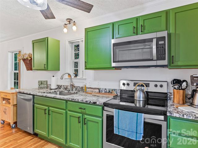 860 Creekside Drive, Maggie Valley, NC 28751