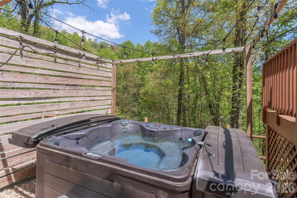 860 Creekside Drive, Maggie Valley, NC 28751