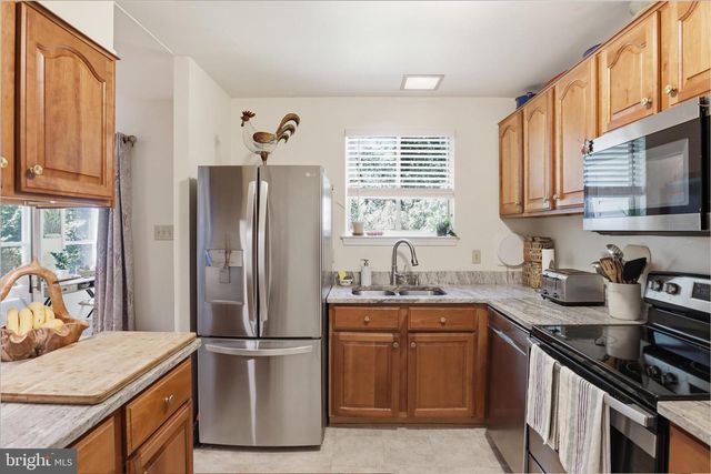 8143 EDMONTON CT, Springfield, VA 22152