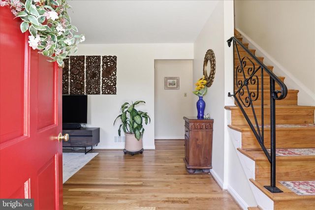 8143 EDMONTON CT, Springfield, VA 22152