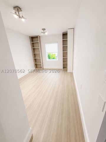 4726 Alton Rd, Miami Beach, FL 33140