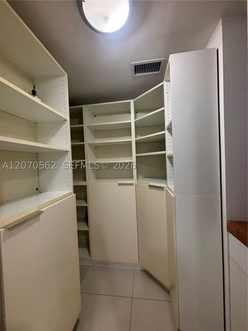 4726 Alton Rd, Miami Beach, FL 33140