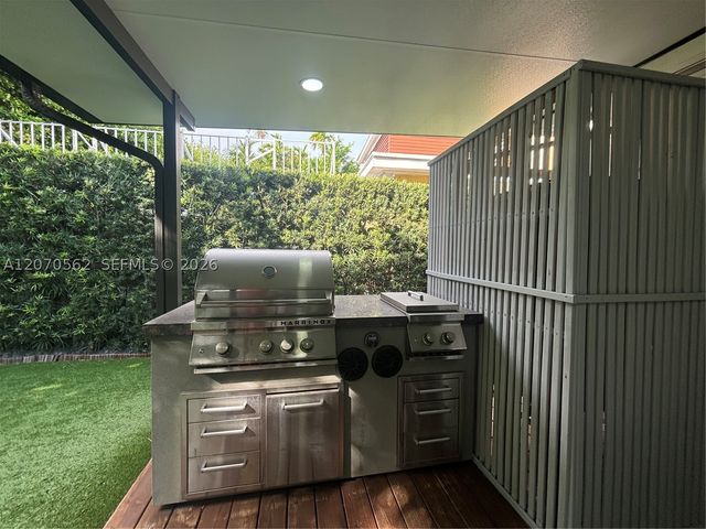 4726 Alton Rd, Miami Beach, FL 33140