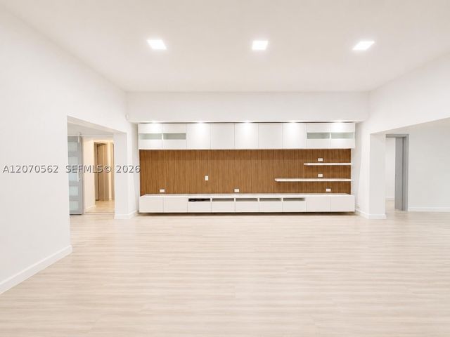 4726 Alton Rd, Miami Beach, FL 33140