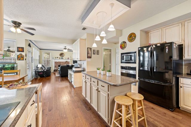 2156 Sandell Drive, Grapevine, TX 76051