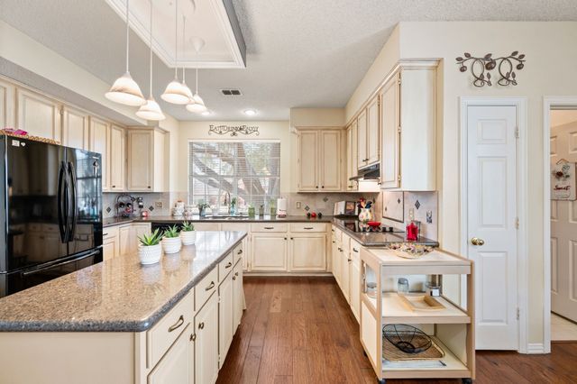 2156 Sandell Drive, Grapevine, TX 76051