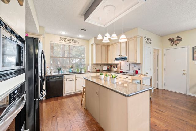 2156 Sandell Drive, Grapevine, TX 76051