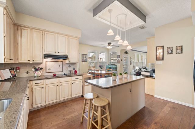 2156 Sandell Drive, Grapevine, TX 76051