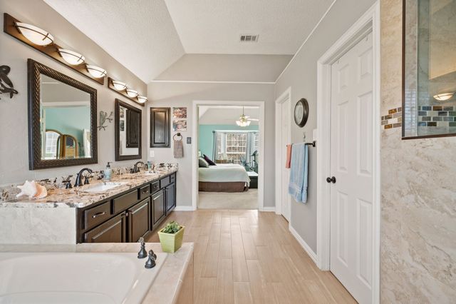 2156 Sandell Drive, Grapevine, TX 76051