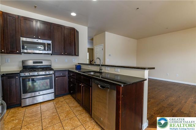 241 Snapdragon Way, Upper Macungie Twp, PA 18104