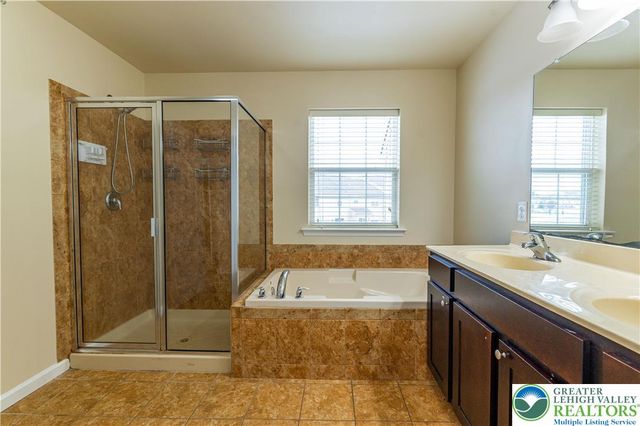 241 Snapdragon Way, Upper Macungie Twp, PA 18104