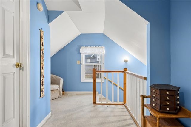 121 S Walkup Avenue, Crystal Lake, IL 60014