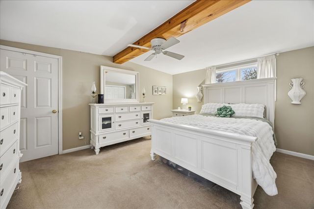 121 S Walkup Avenue, Crystal Lake, IL 60014