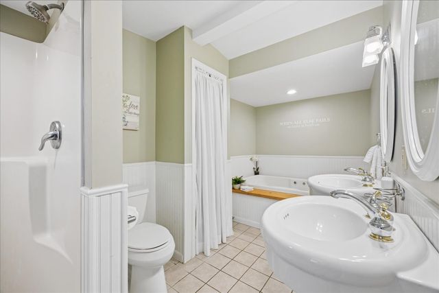 121 S Walkup Avenue, Crystal Lake, IL 60014