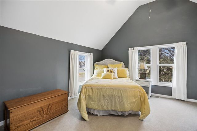 121 S Walkup Avenue, Crystal Lake, IL 60014