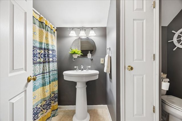 121 S Walkup Avenue, Crystal Lake, IL 60014