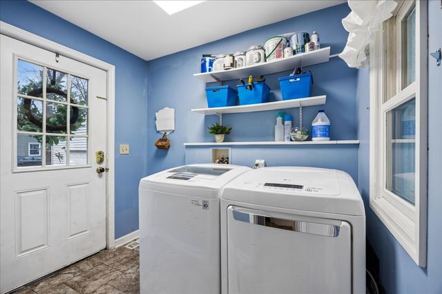 121 S Walkup Avenue, Crystal Lake, IL 60014