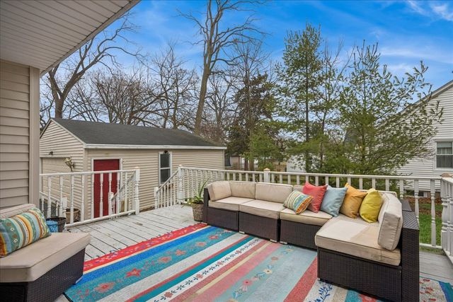 121 S Walkup Avenue, Crystal Lake, IL 60014