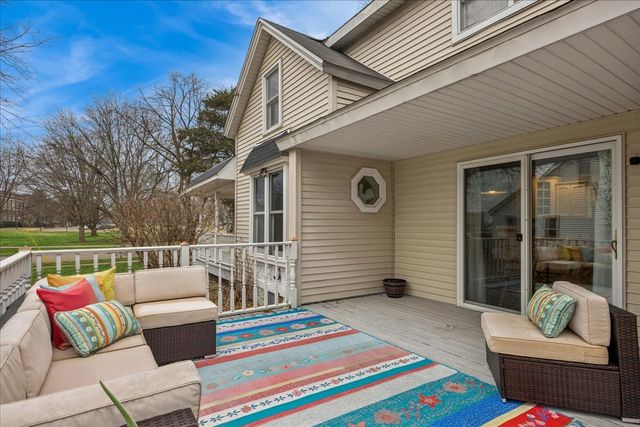 121 S Walkup Avenue, Crystal Lake, IL 60014