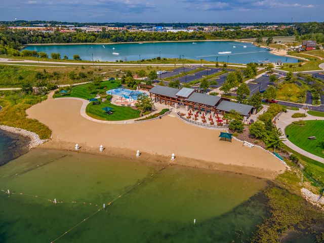 121 S Walkup Avenue, Crystal Lake, IL 60014