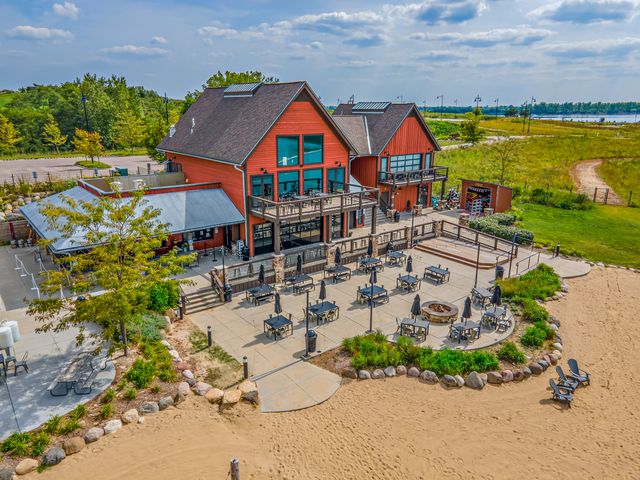 121 S Walkup Avenue, Crystal Lake, IL 60014