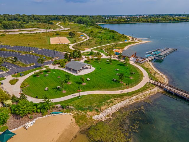 121 S Walkup Avenue, Crystal Lake, IL 60014