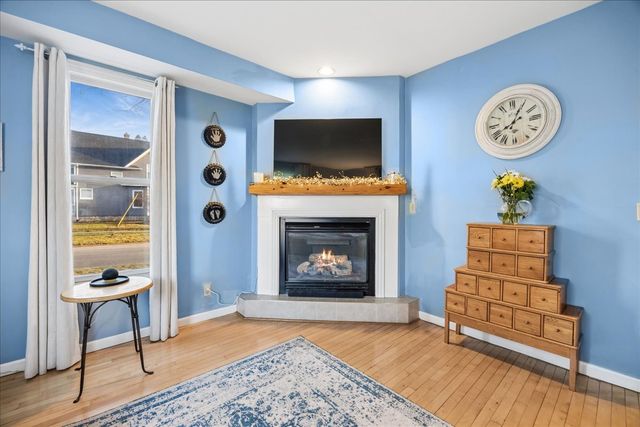 121 S Walkup Avenue, Crystal Lake, IL 60014