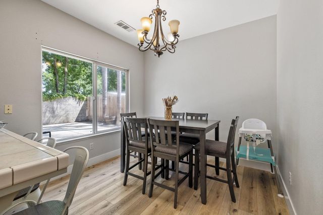 514 W Ashland Court, Visalia, CA 93277