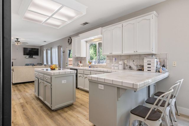 514 W Ashland Court, Visalia, CA 93277