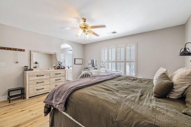 514 W Ashland Court, Visalia, CA 93277