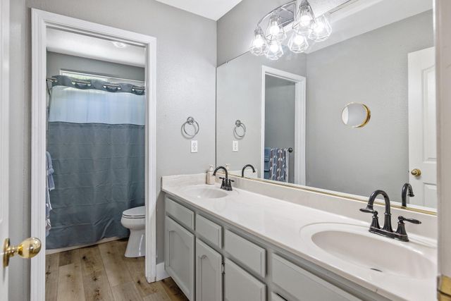 514 W Ashland Court, Visalia, CA 93277