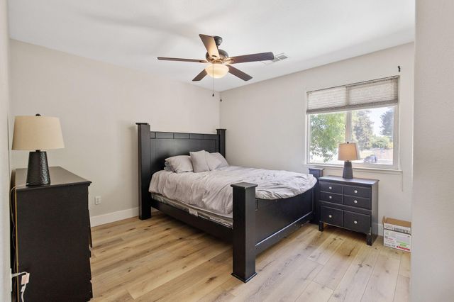 514 W Ashland Court, Visalia, CA 93277