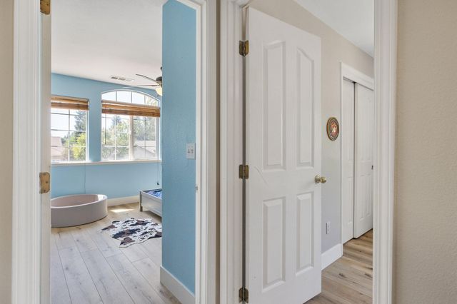 514 W Ashland Court, Visalia, CA 93277