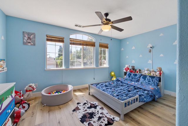 514 W Ashland Court, Visalia, CA 93277