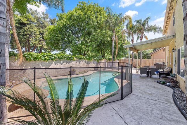 514 W Ashland Court, Visalia, CA 93277