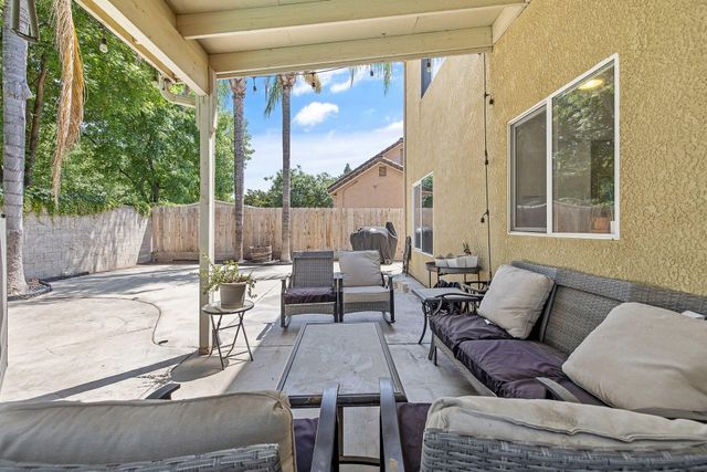 514 W Ashland Court, Visalia, CA 93277