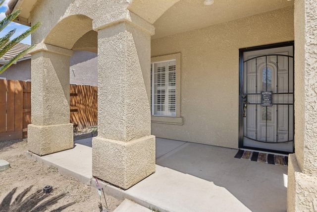 514 W Ashland Court, Visalia, CA 93277