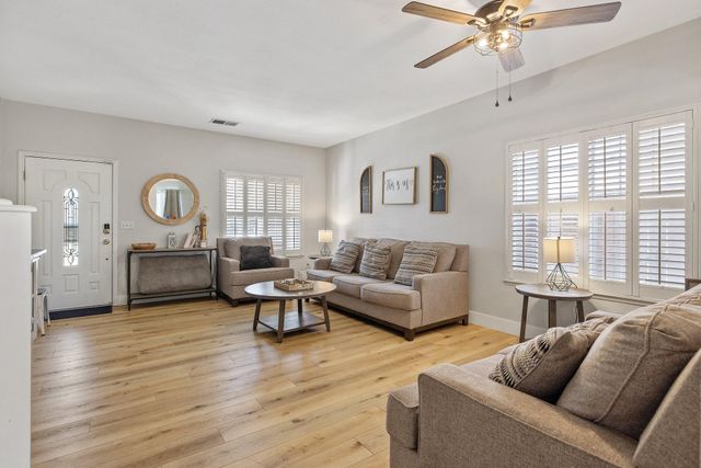 514 W Ashland Court, Visalia, CA 93277