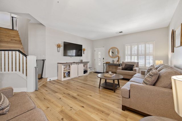 514 W Ashland Court, Visalia, CA 93277