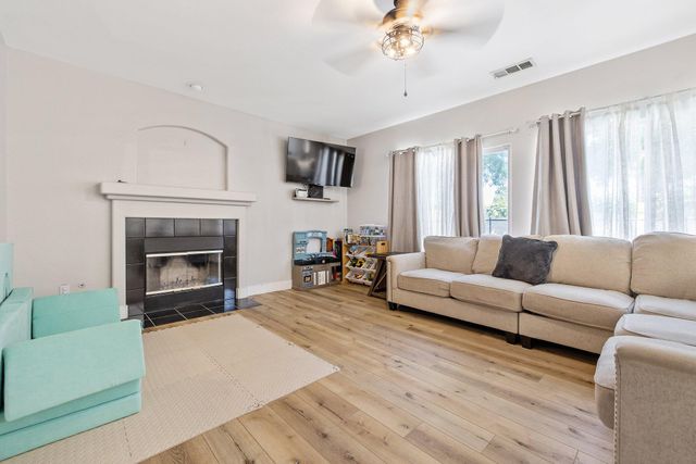 514 W Ashland Court, Visalia, CA 93277