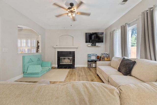 514 W Ashland Court, Visalia, CA 93277