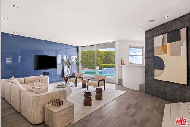 1506 Blue Jay Way, Los Angeles, CA 90069