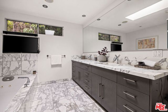 1506 Blue Jay Way, Los Angeles, CA 90069